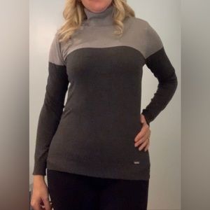 Calvin Klein Color Blocked Turtleneck Sweater in Gray Size Sm